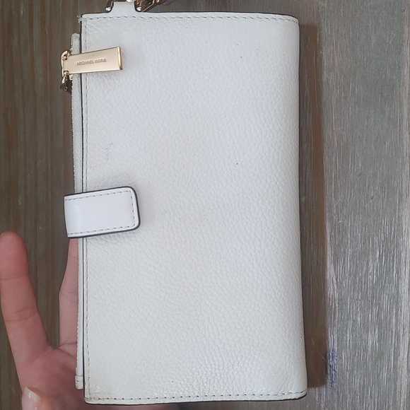 Michael Kors wristlet - Picture 3 of 6